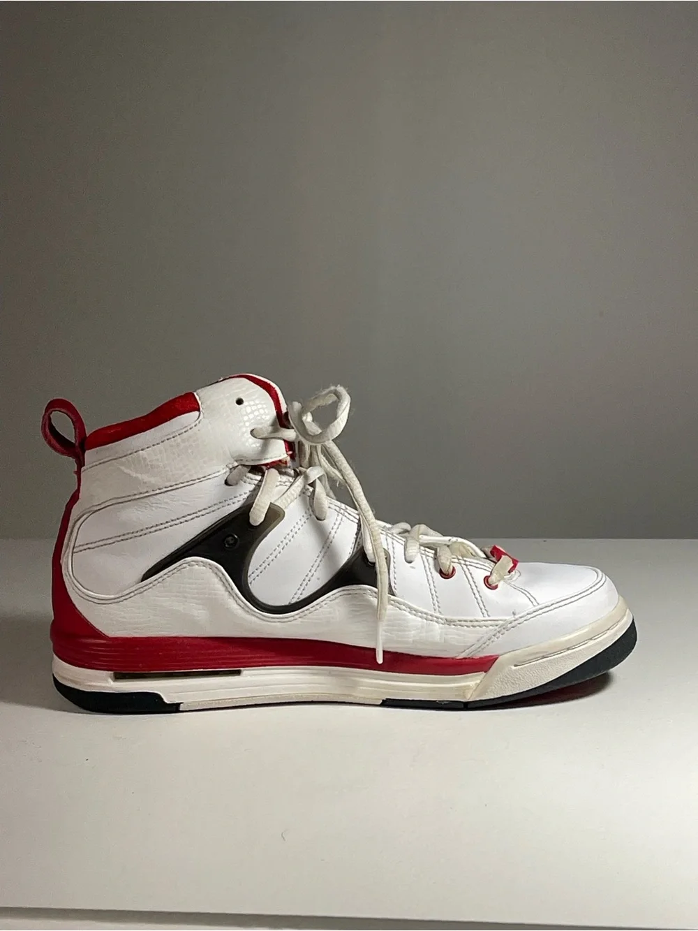 Jordan Flight TR 97 GS White Varsity Red Black 428827-101 Size 5.5Y / Women 7